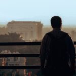recomeçar na vida adulta - Uma pessoa sozinha em pé em um local elevado